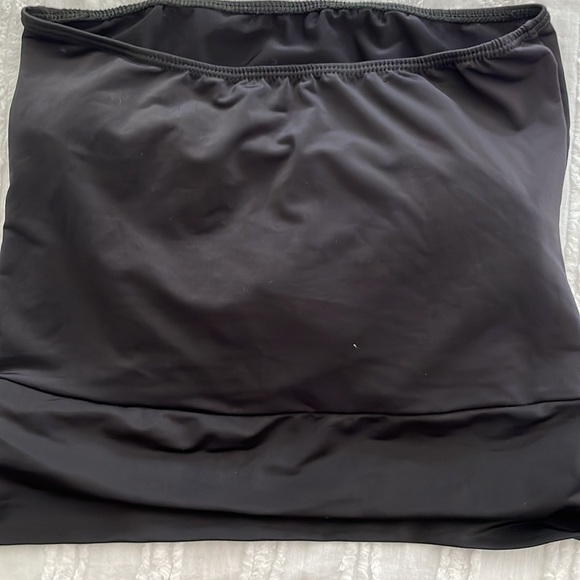 Sexy halter top with beaded detail - Picture 3 of 3